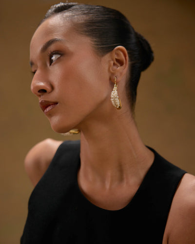 Maré Pearl Hanger Earrings