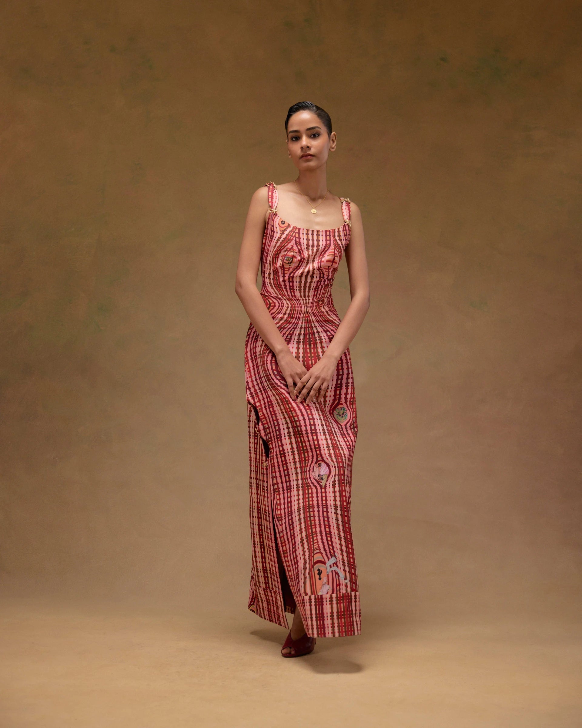 Karrouhat Ahmar Dress
