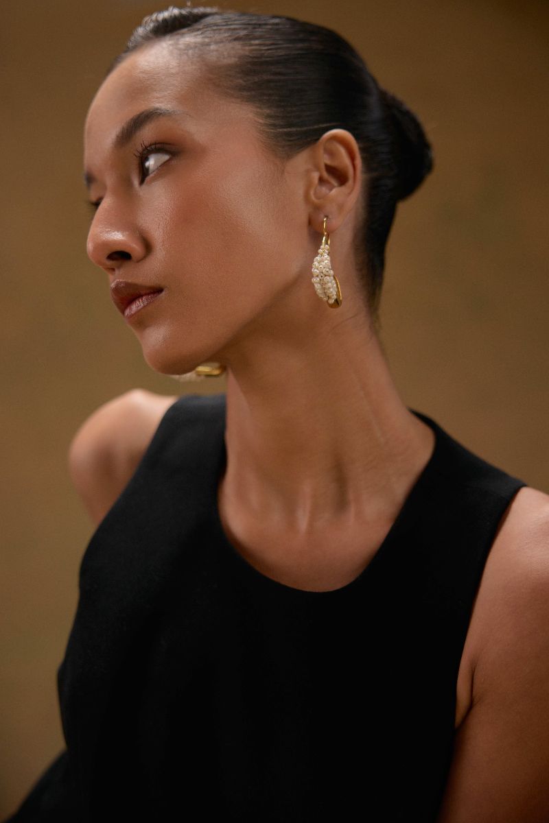 Maré Pearl Hanger Earrings