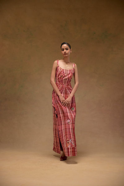 Karrouhat Ahmar Dress