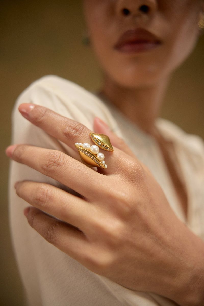 Noira Pearl Ring