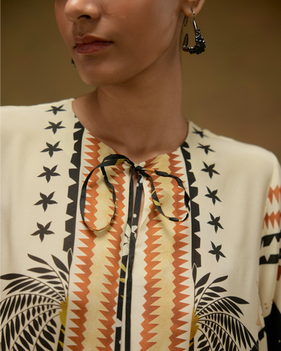 Maré Pearl Hanger Earrings