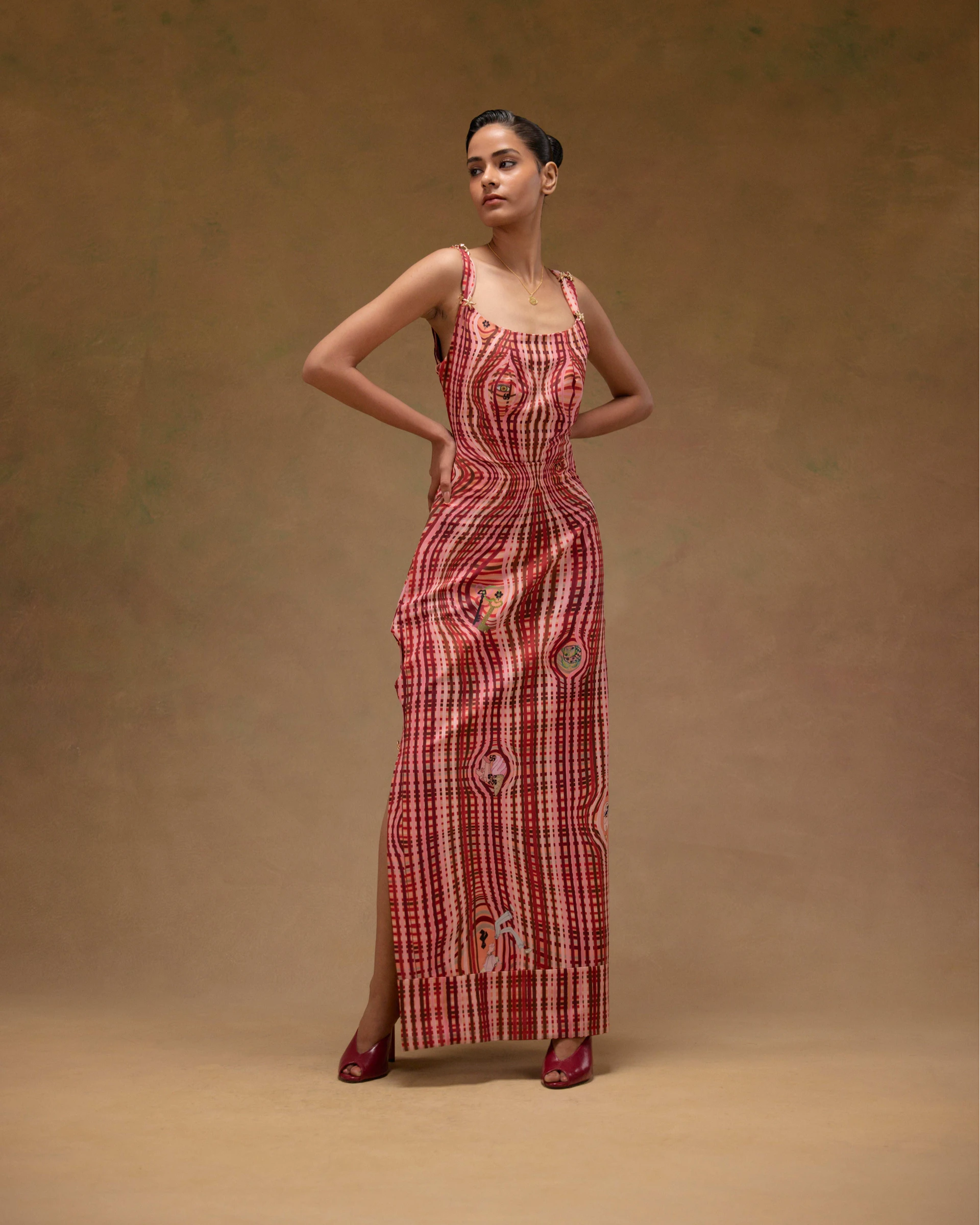 Karrouhat Ahmar Dress