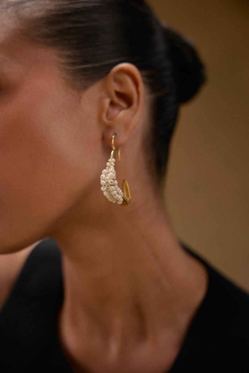 Maré Pearl Hanger Earrings