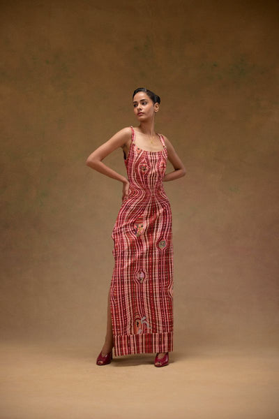 Karrouhat Ahmar Dress