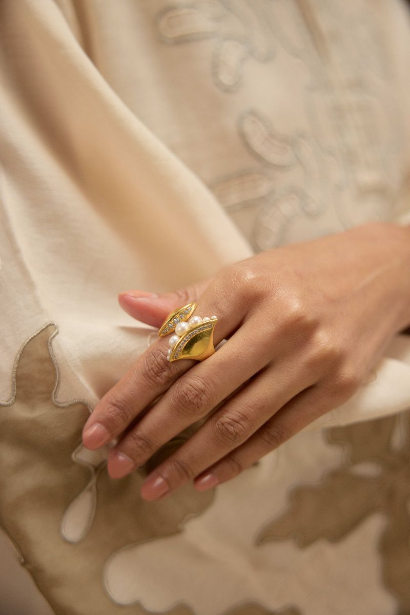 Noira Pearl Ring