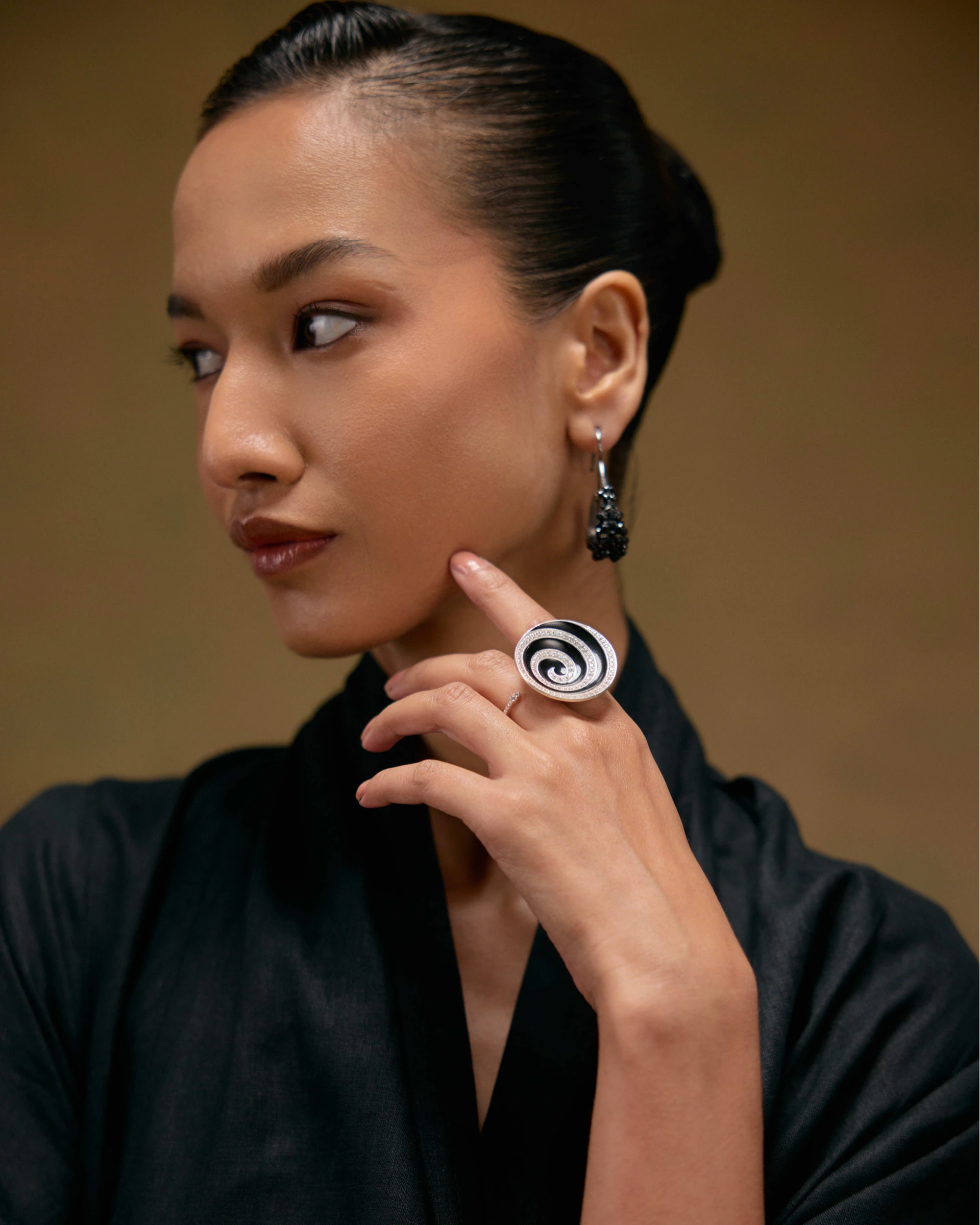 Maré Pearl Hanger Earrings