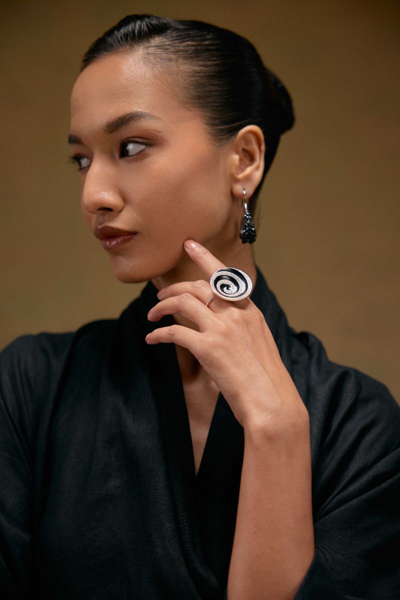 Maré Pearl Hanger Earrings