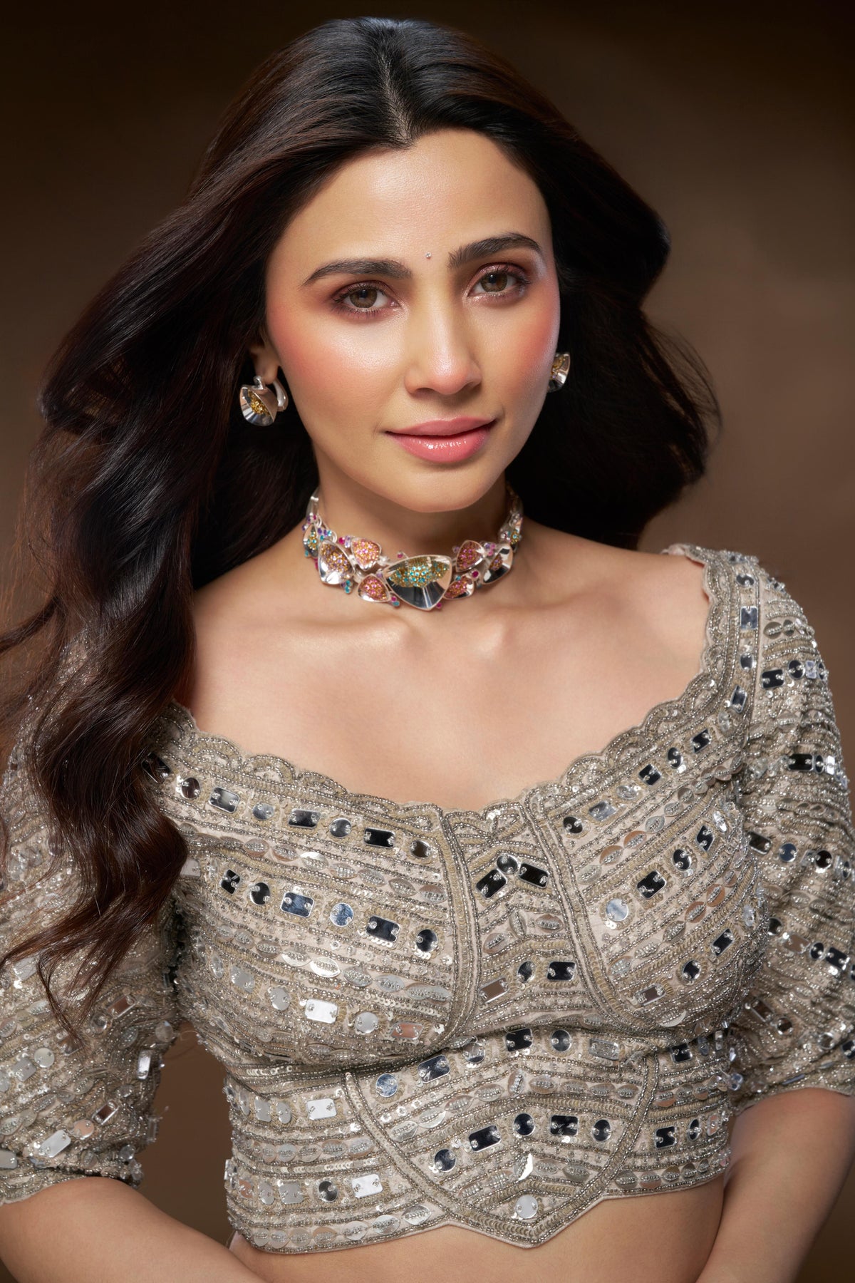Daisy Shah in IRODORI Choker