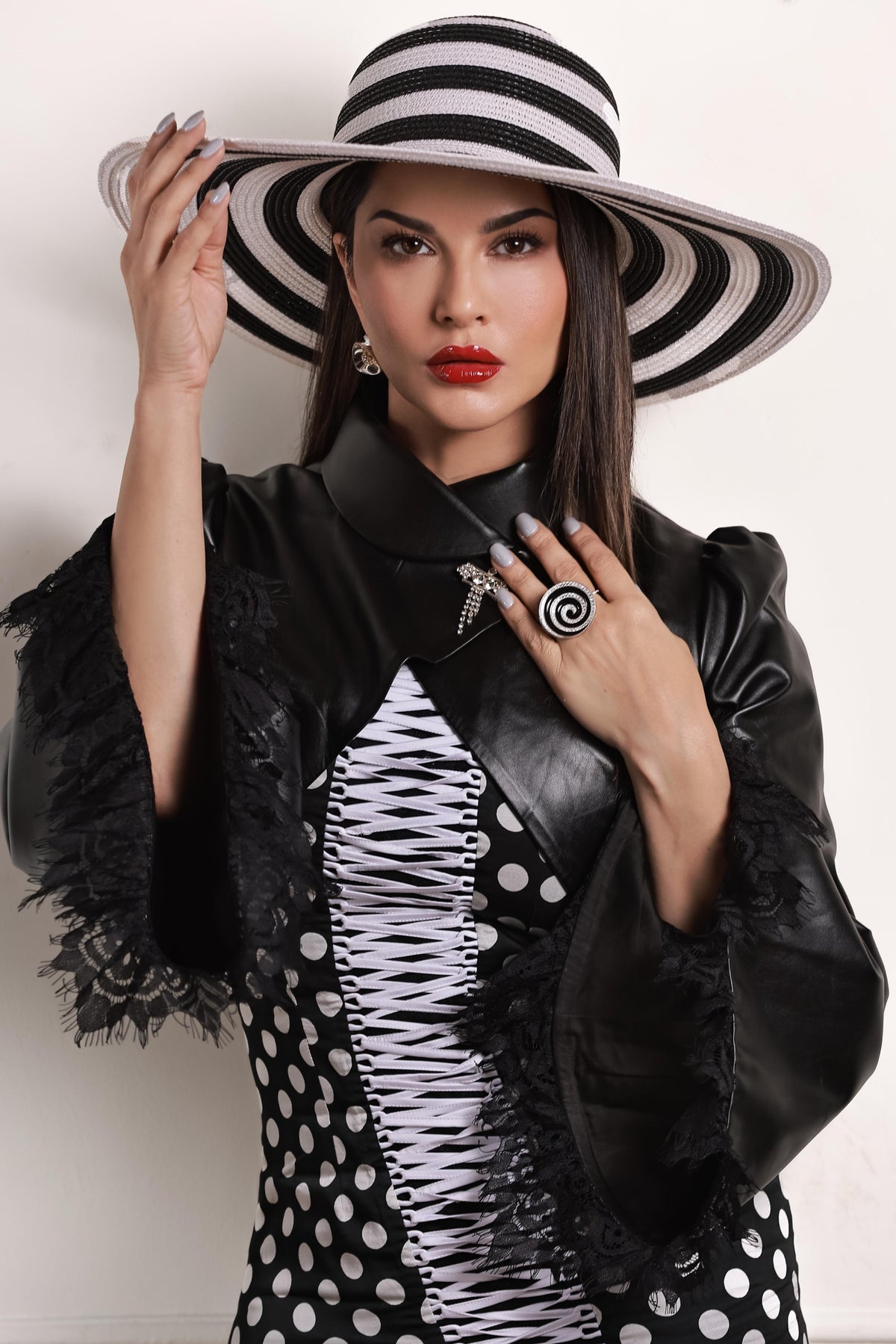 Sunny Leone in Orbis Ring