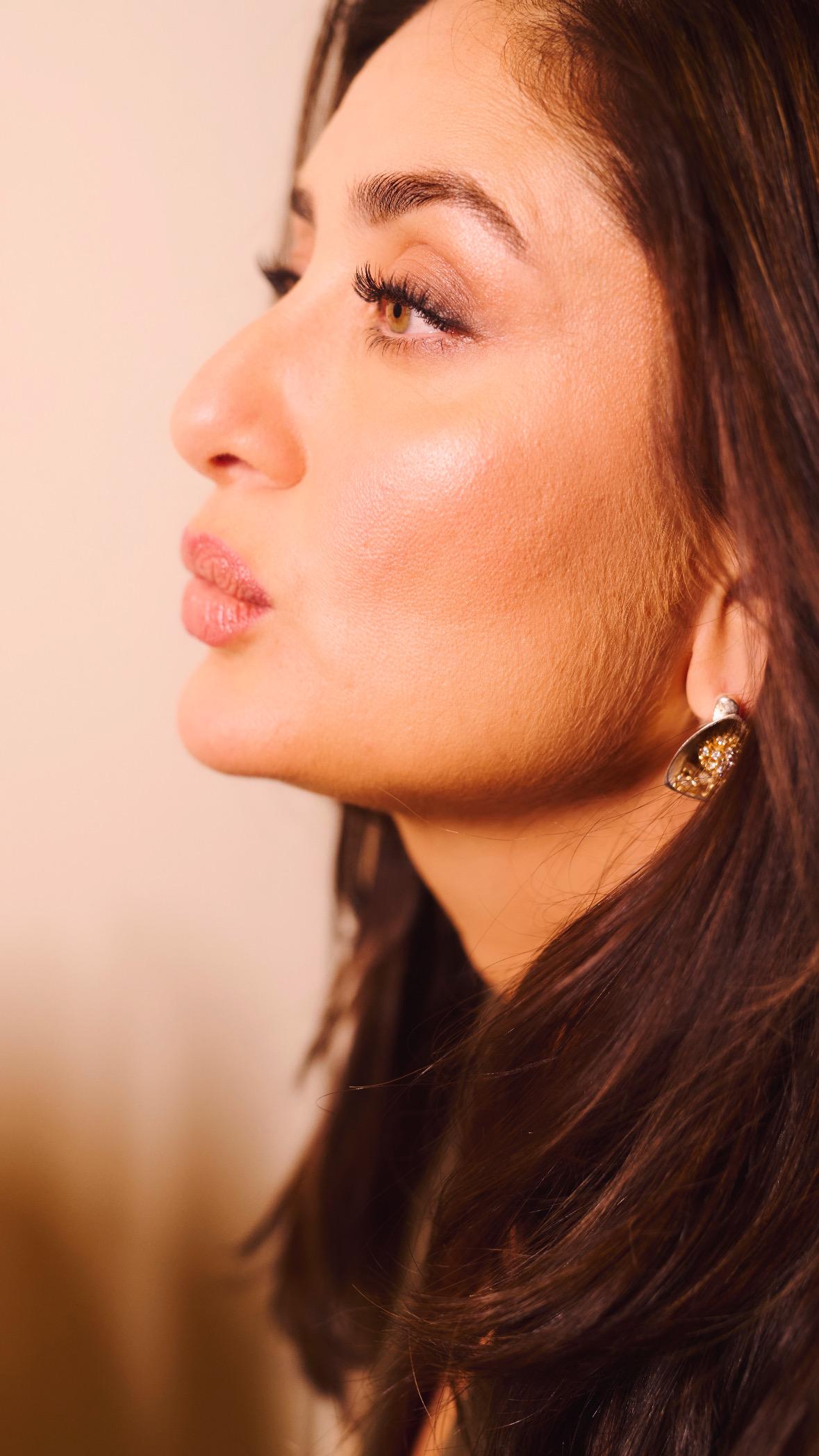 Kareena Kapoor Khan in IRODORI Earrings (Medium)